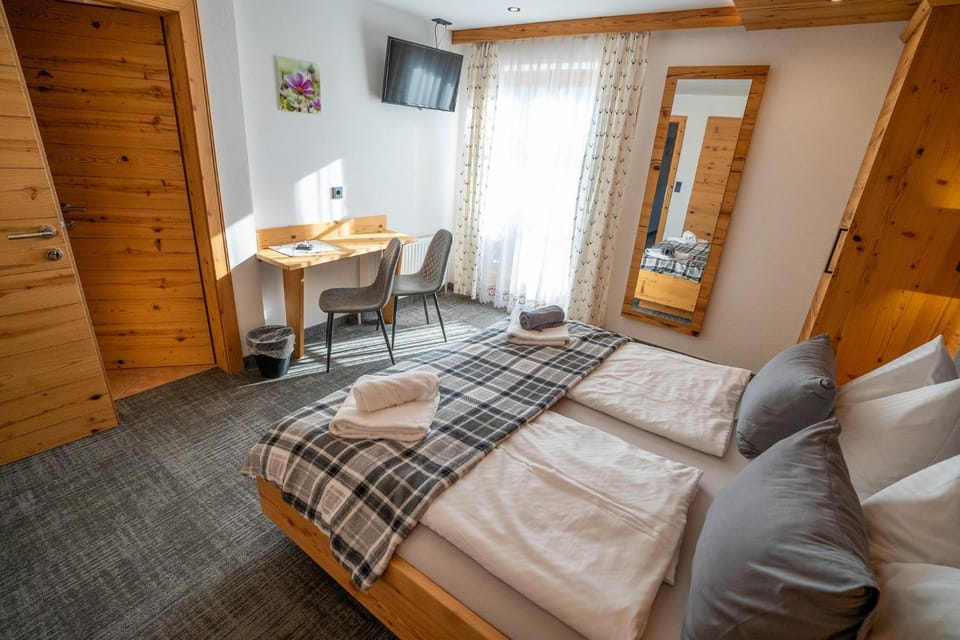 Bed, towels