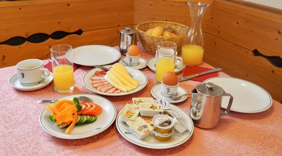 Food and drinks, Dining area