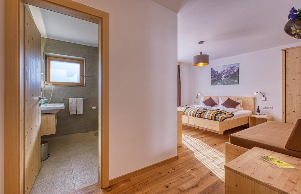 Bed, Bathroom, Photo of the whole room, Seating area, Bedroom, towels