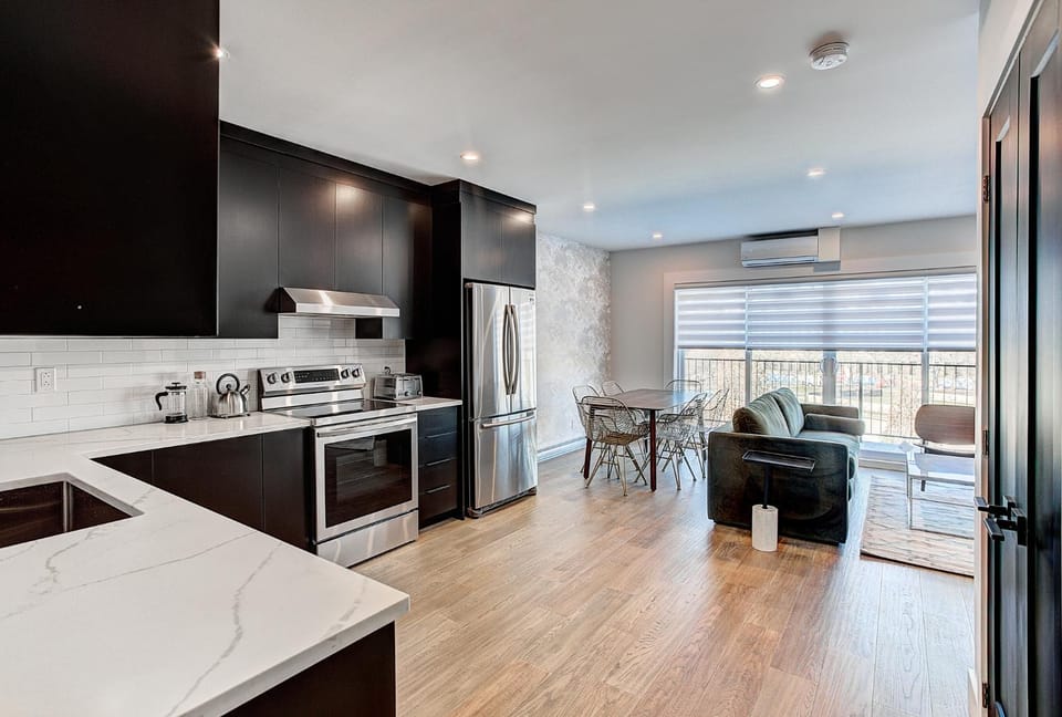 Kitchen or kitchenette, Living room