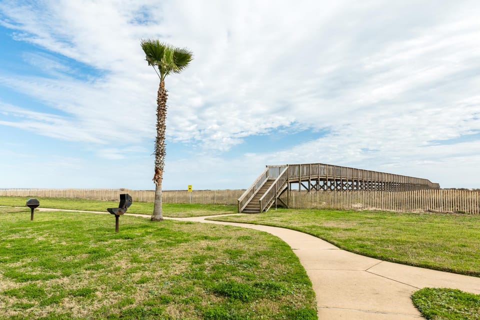 Sandpiper Point Apartment in Galveston Island