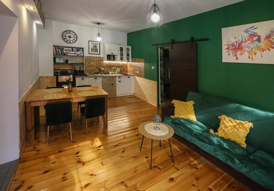 Pod Papugami Apartment in Lower Silesian Voivodeship