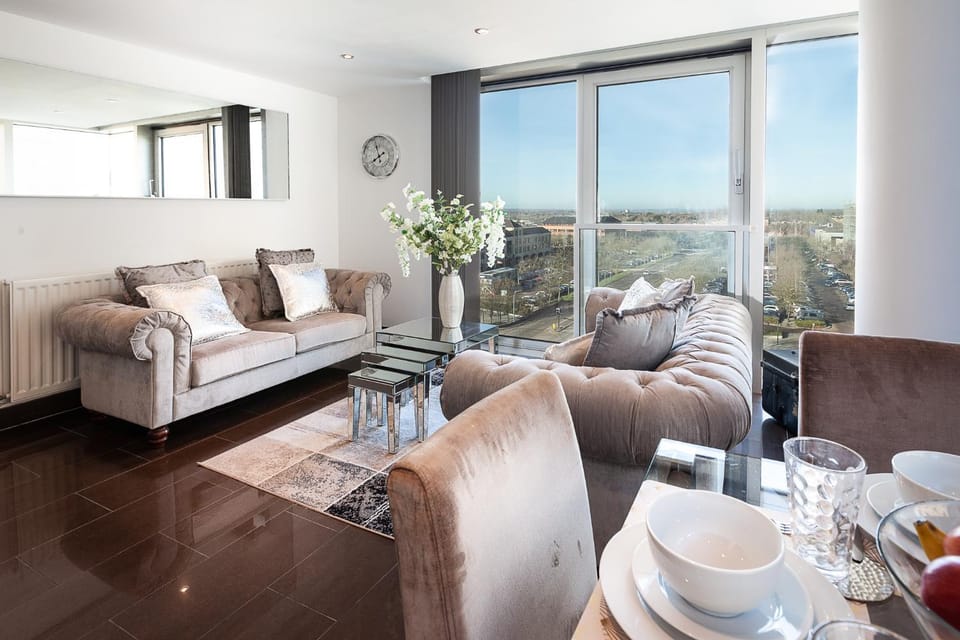 2 Bedroom 2 Bathroom Apartment in Central Milton Keynes with Free Parking and Smart TV - Contractors, Relocation, Business Travellers Apartment in Milton Keynes