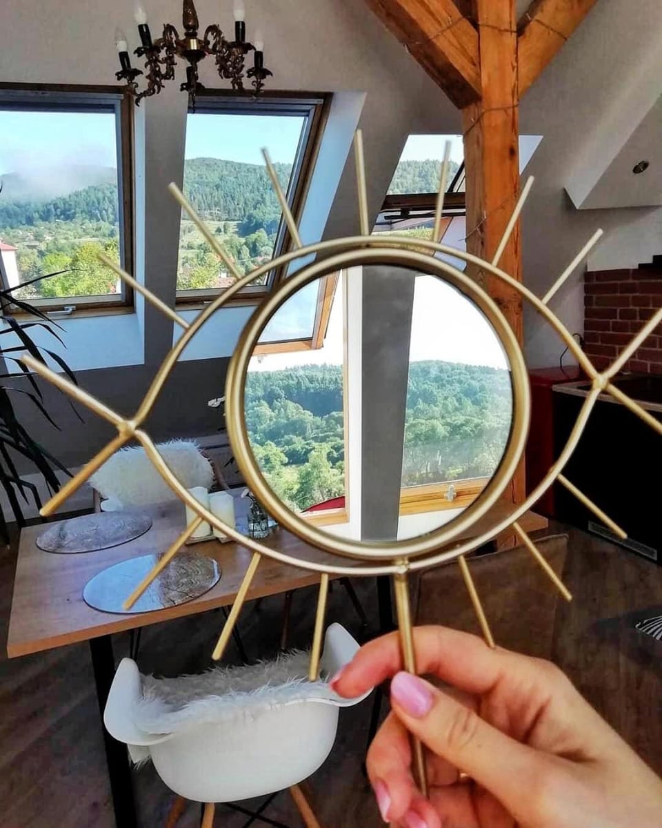 View (from property/room), Living room, Decorative detail, Mountain view