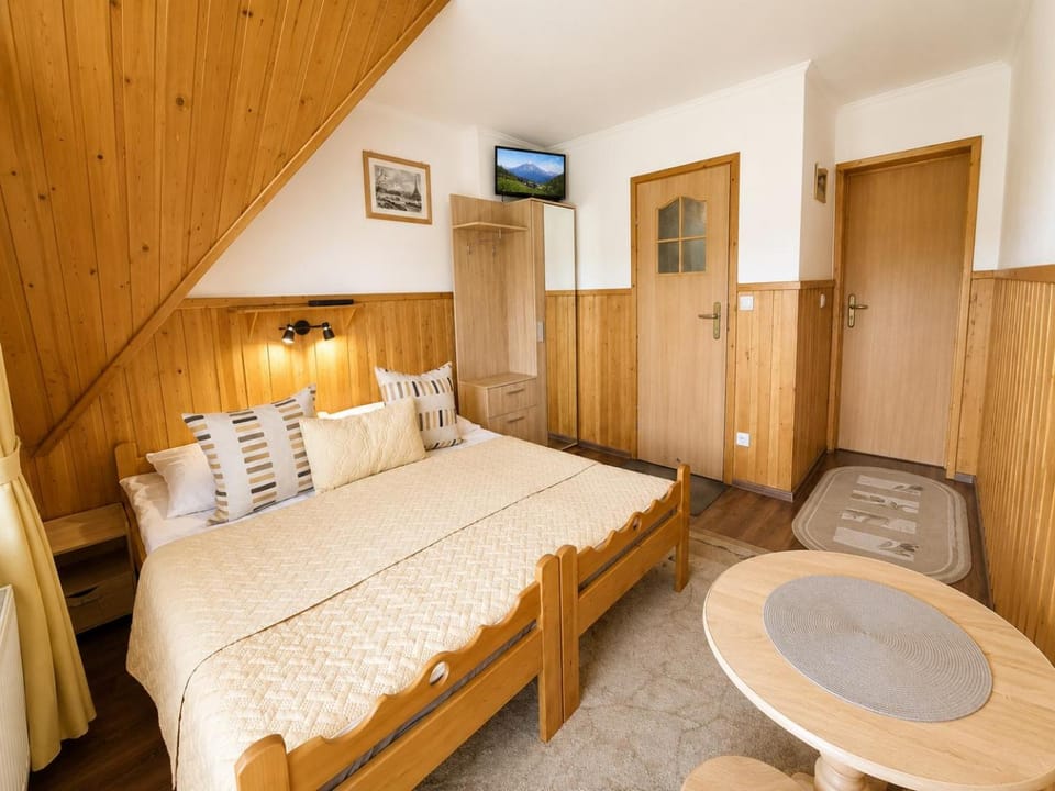 Bed, Photo of the whole room, wardrobe
