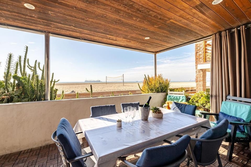 Oceanfront Oasis Apartment in Long Beach