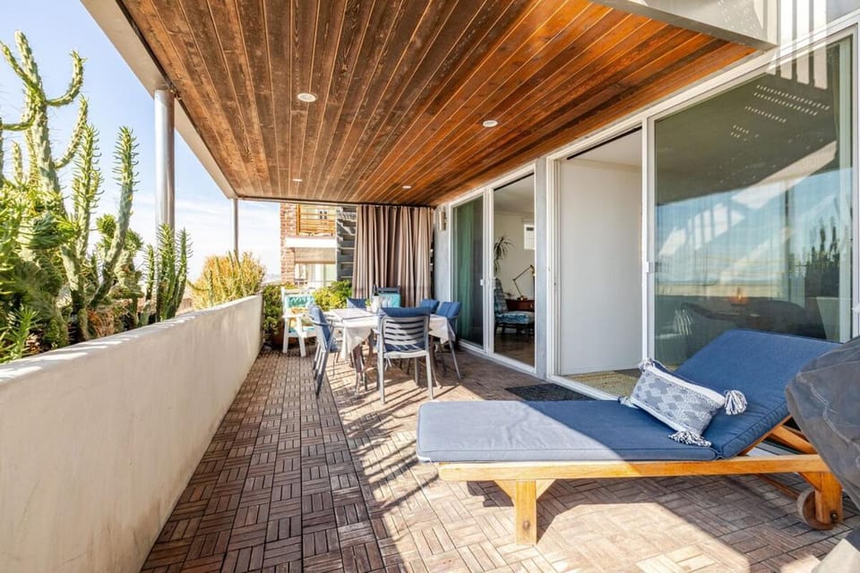 Oceanfront Oasis Apartment in Long Beach