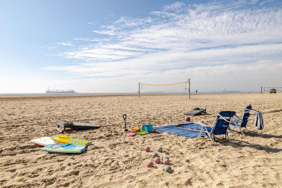 Oceanfront Oasis Apartment in Long Beach