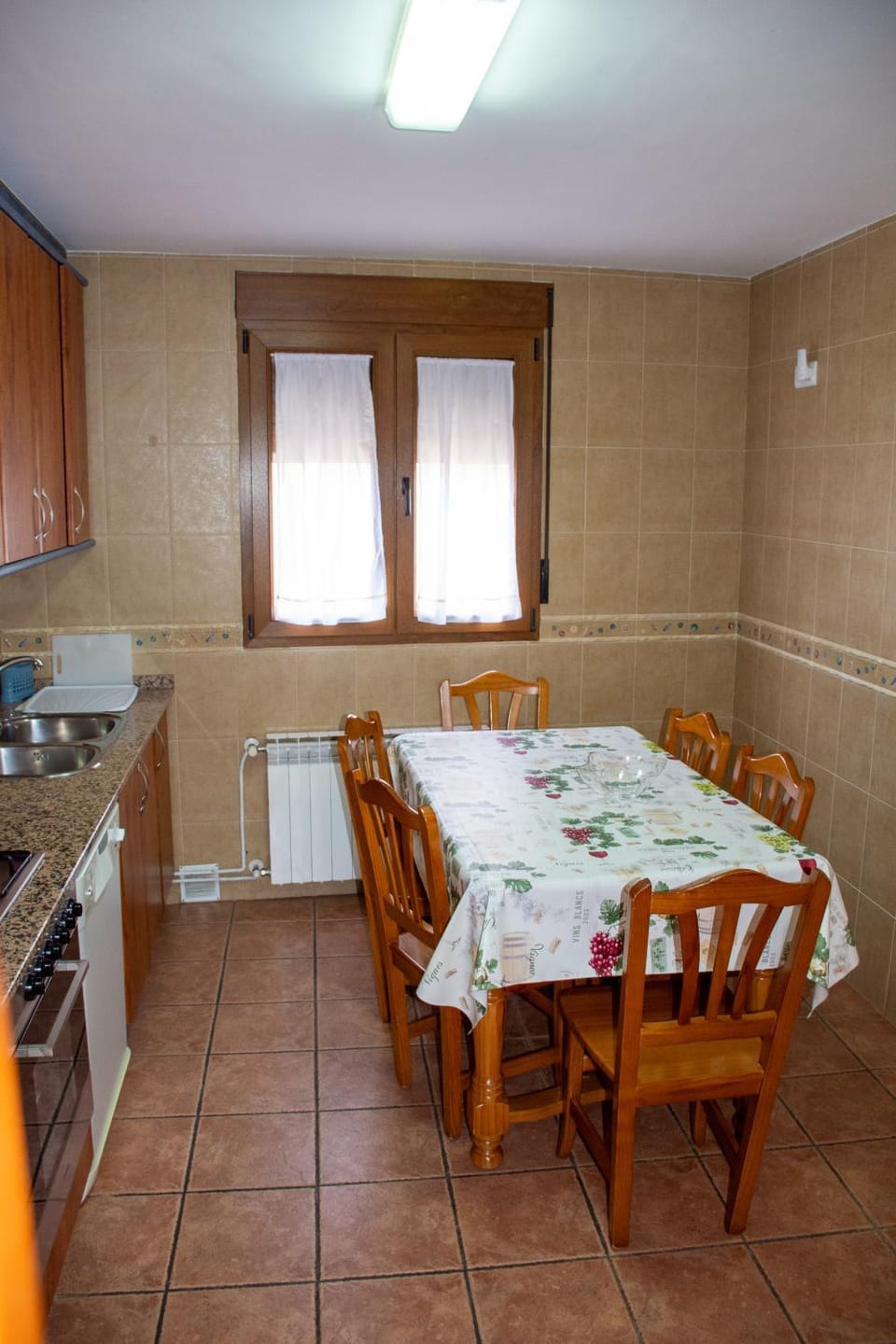 Kitchen or kitchenette, Dining area, stove