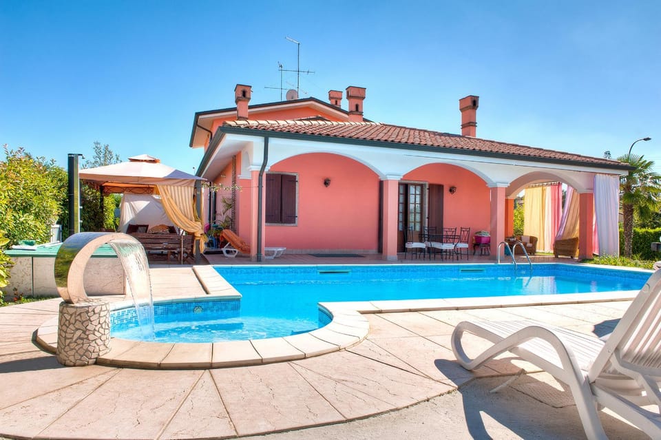 Swimming pool, Swimming pool
