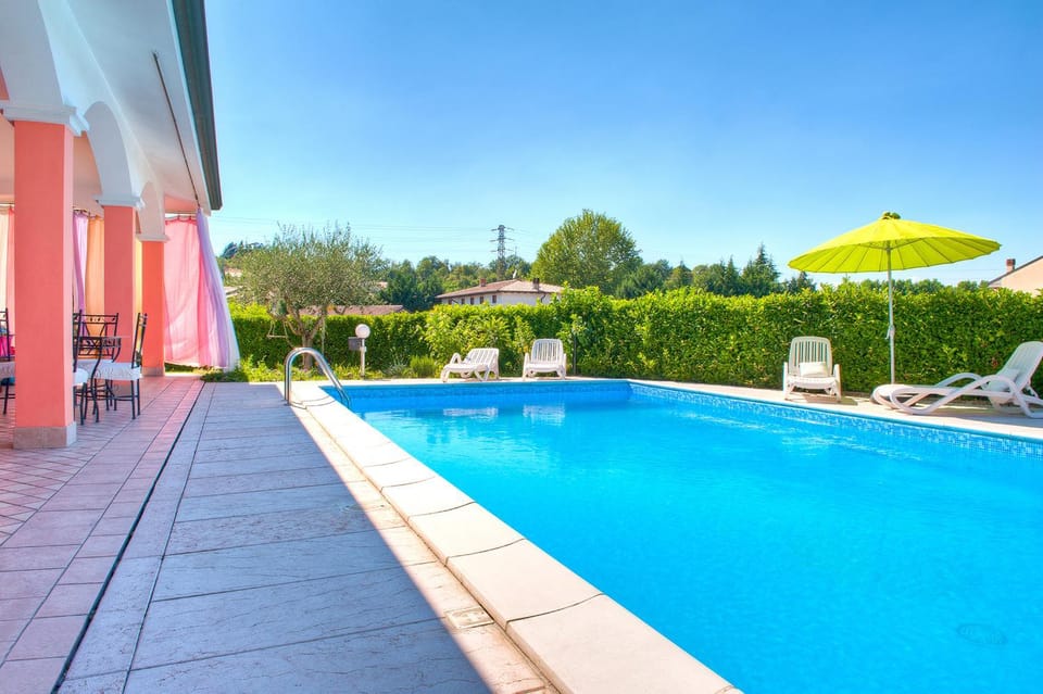 Swimming pool, Swimming pool