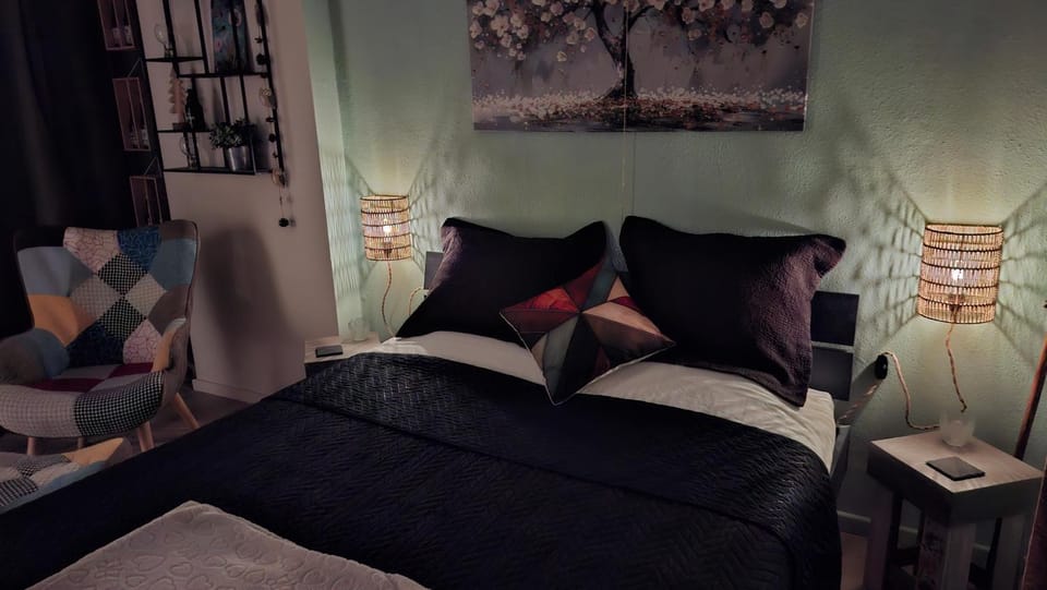 Bed, Photo of the whole room, Bedroom