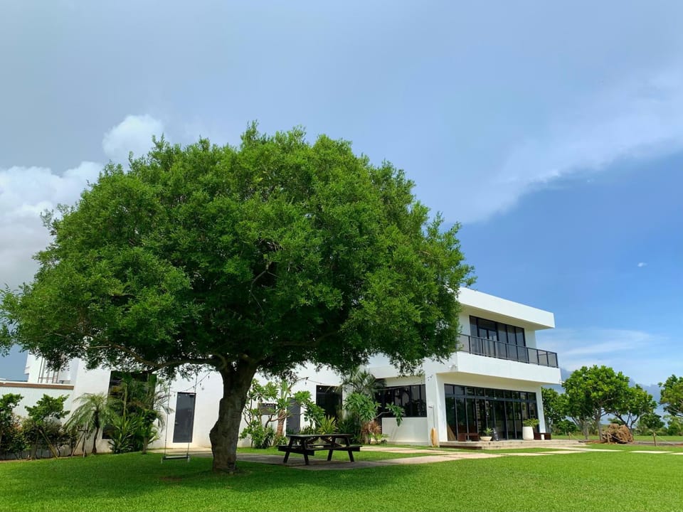 Property building, Spring, Day, Natural landscape, Garden, Garden view