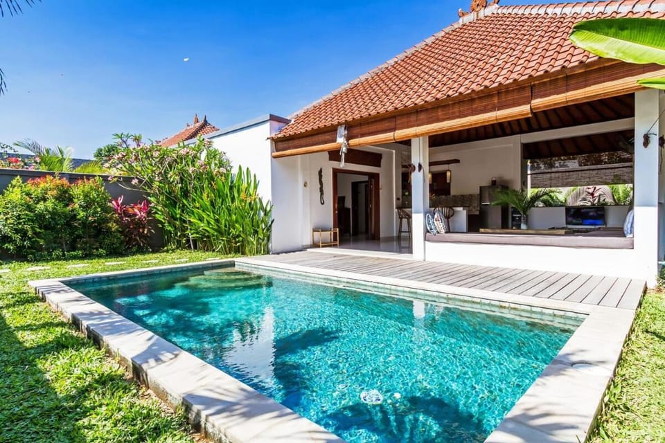 Property building, Day, Garden, Swimming pool