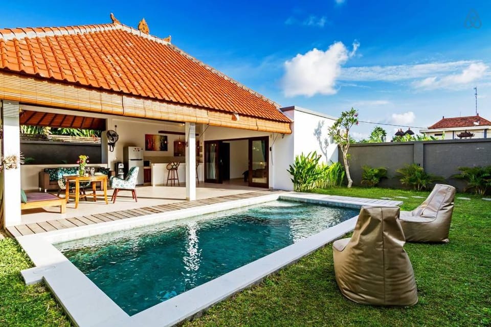Property building, Swimming pool, Swimming pool