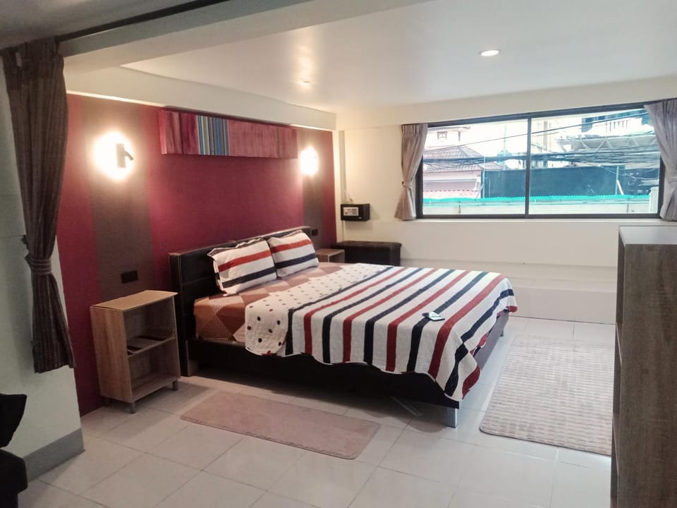 Living Room Guesthouse & Cafe Bar Bed and Breakfast in Phuket