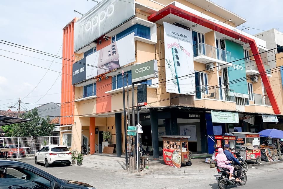 Facade/entrance