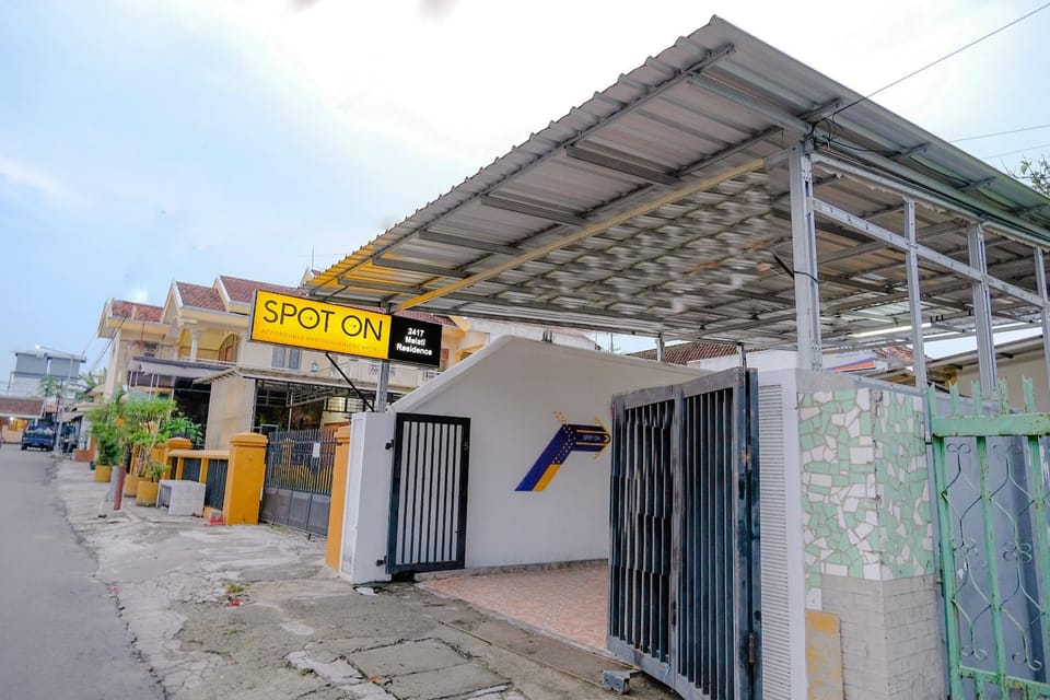 Facade/entrance