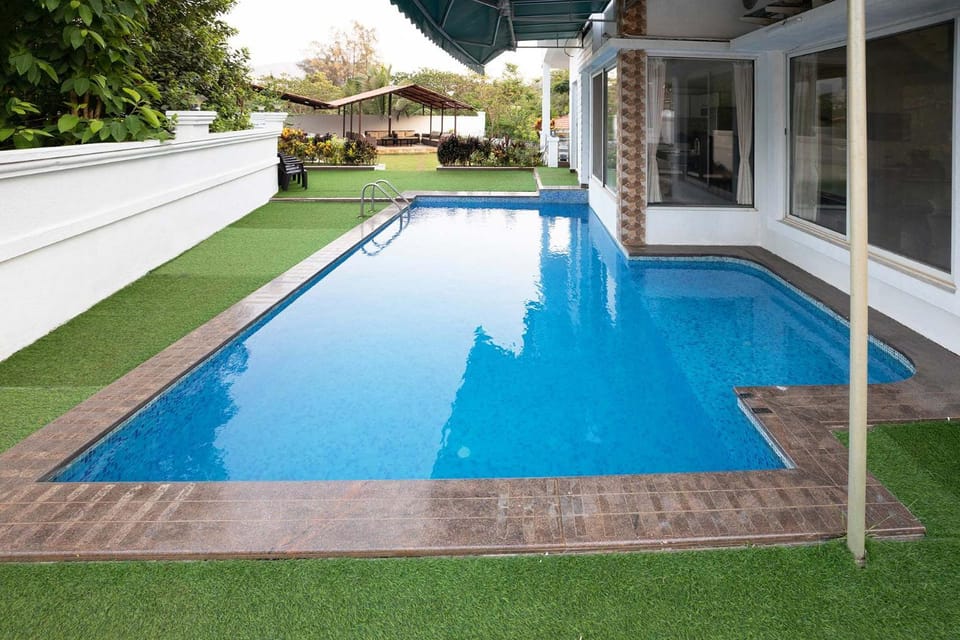 Swimming pool, Swimming pool
