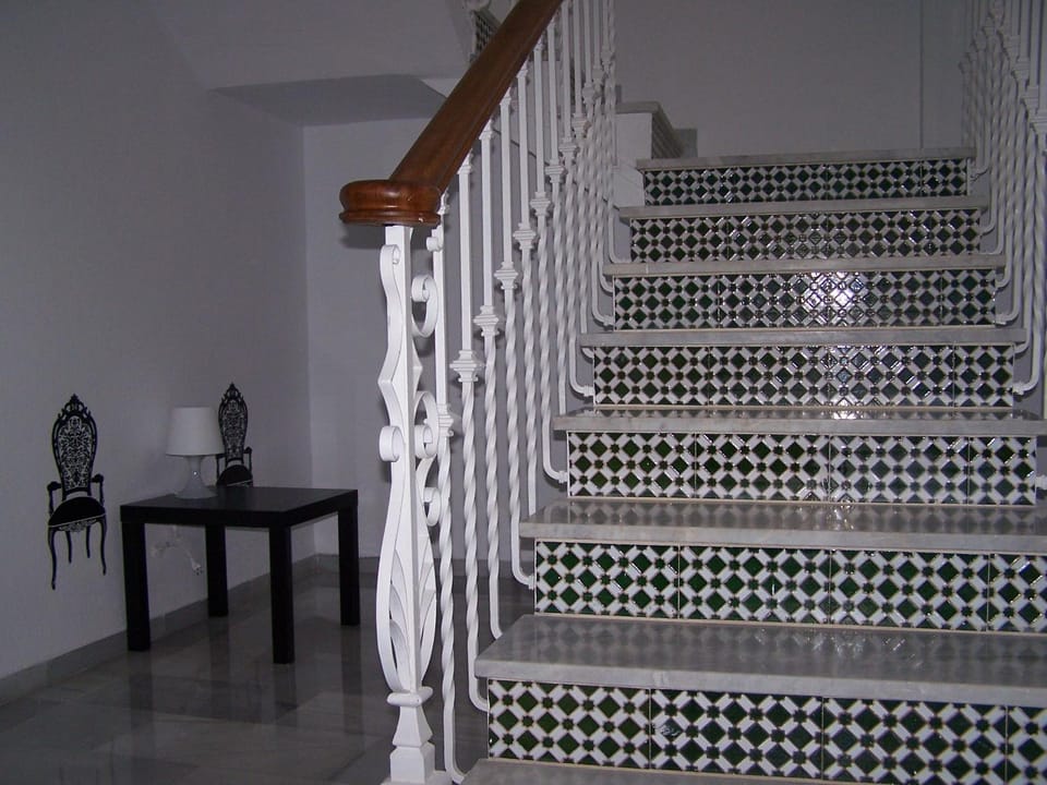 Decorative detail, Area and facilities