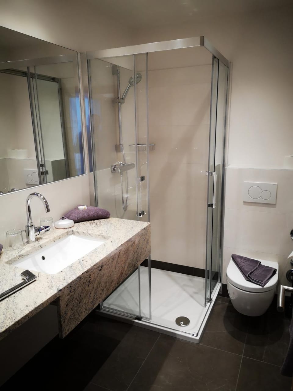 Bathroom, Decorative detail
