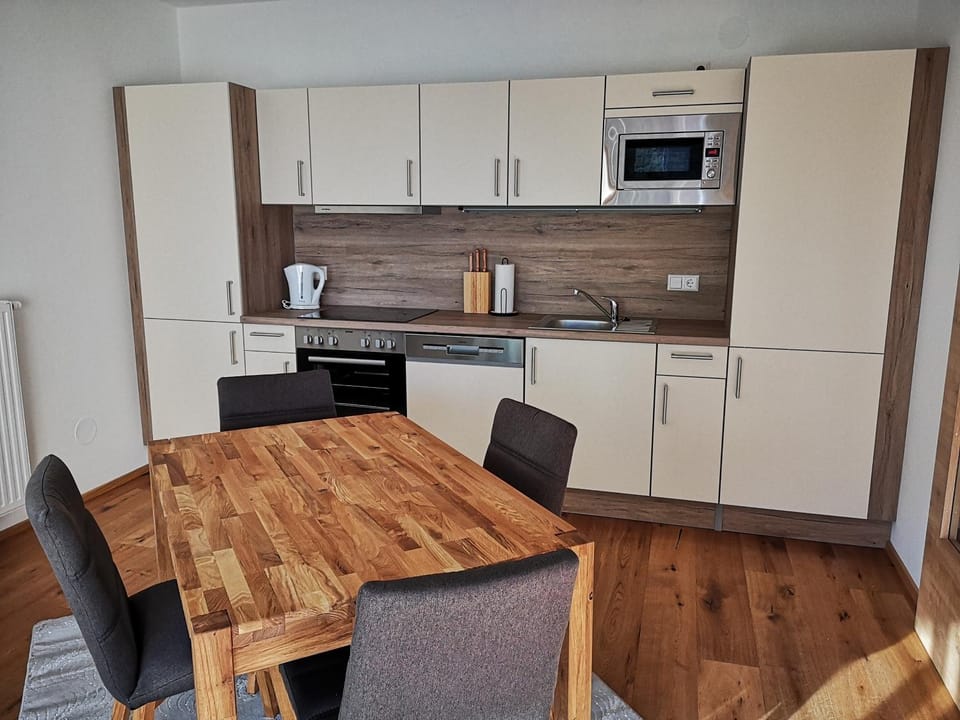 Kitchen or kitchenette, Decorative detail, Dining area