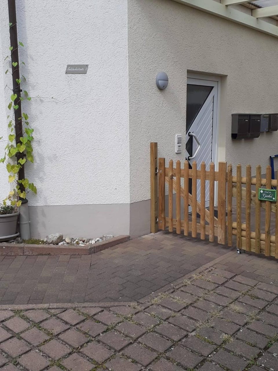 Facade/entrance