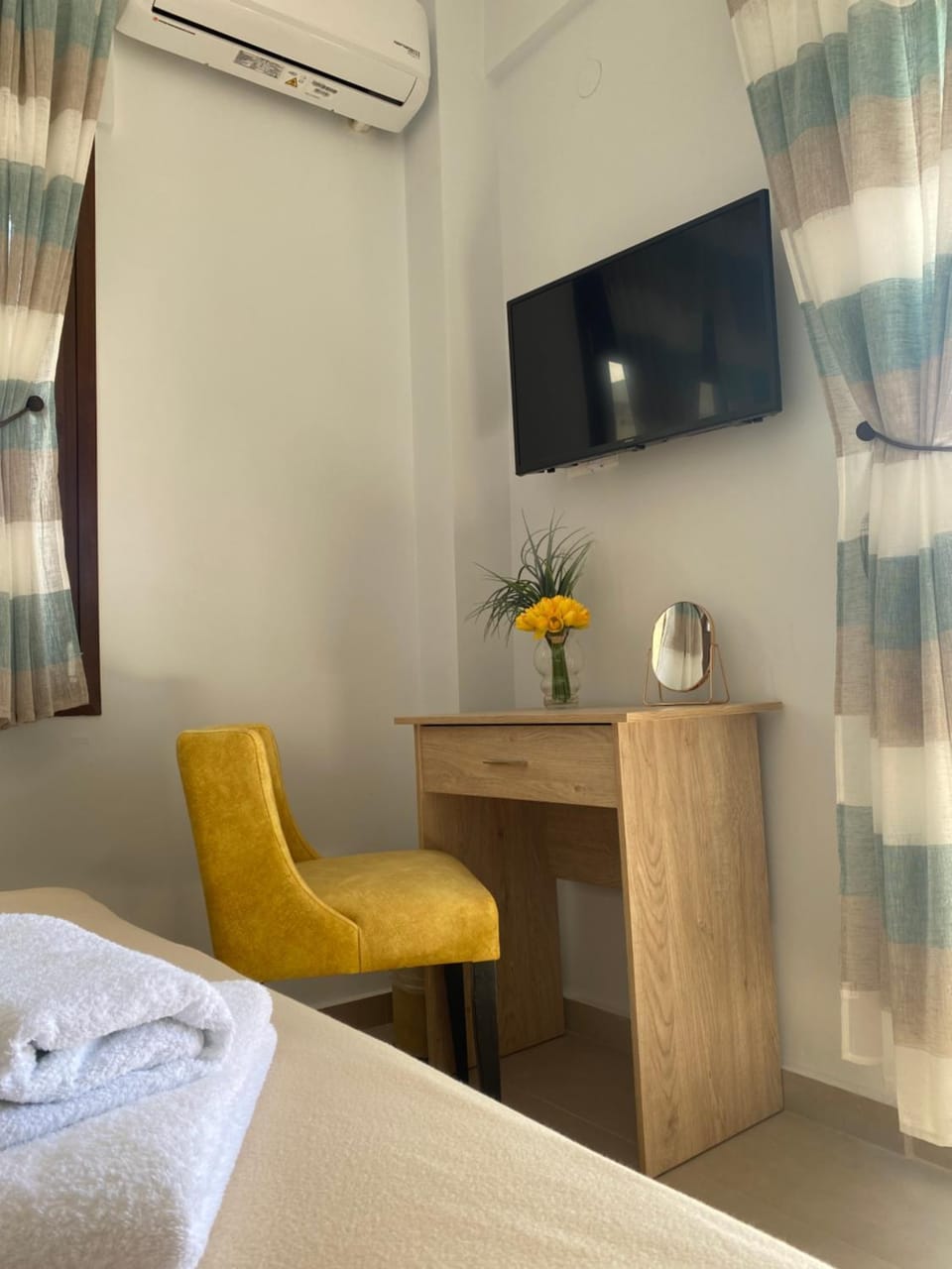 Bed, TV and multimedia, towels, air conditioner