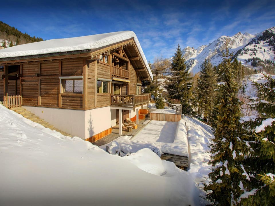 Property building, Day, Natural landscape, Winter, Mountain view