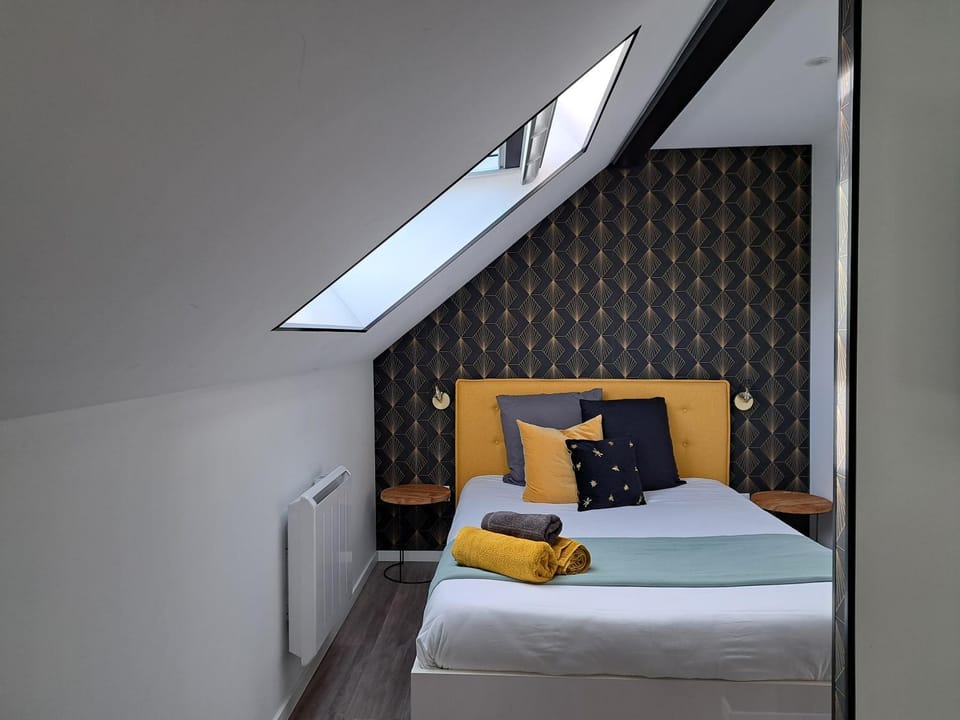 Bed, Bedroom