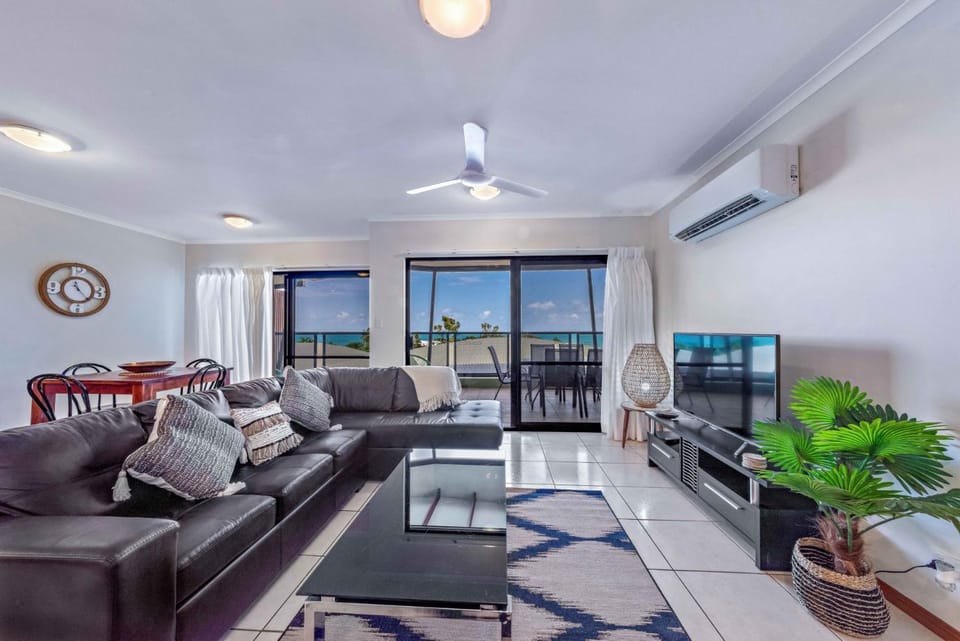 Living room, Sea view