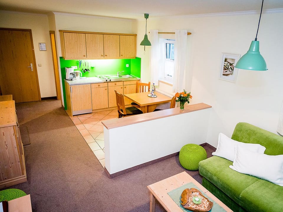 Kitchen or kitchenette, Seating area, Dining area