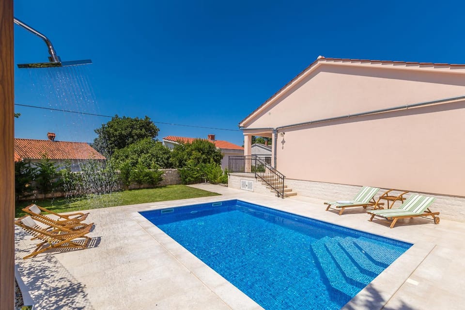 Property building, Pool view, Swimming pool
