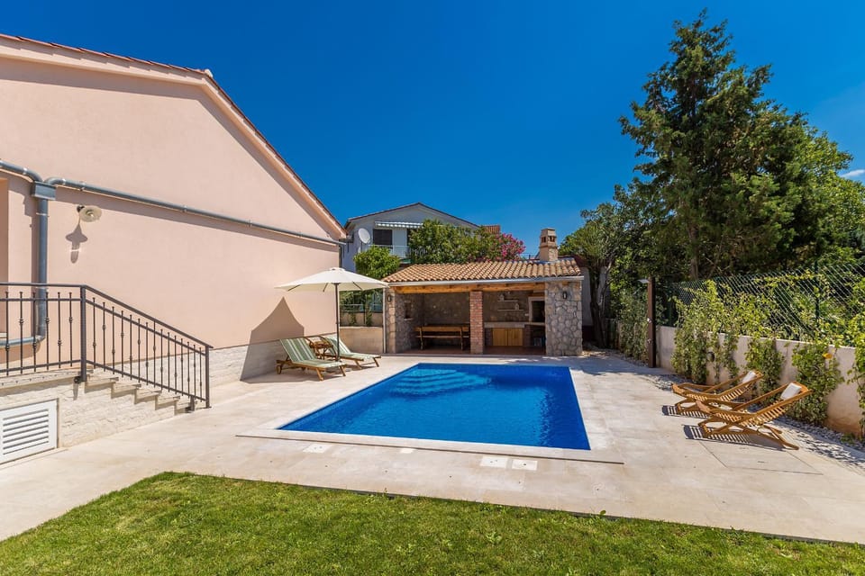 Patio, BBQ facilities, Balcony/Terrace, Swimming pool
