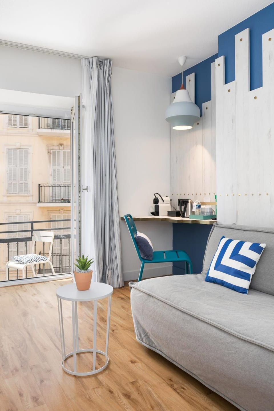 Coffee/tea facilities, Living room, Bedroom