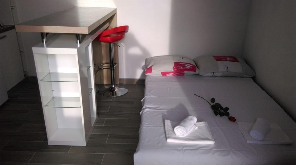 Dining area, Bedroom