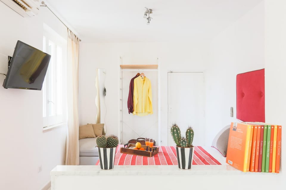 TV and multimedia, Photo of the whole room, Bedroom