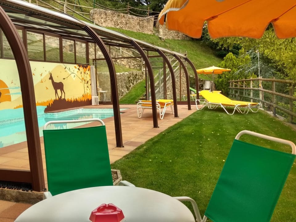 Swimming pool, Swimming pool