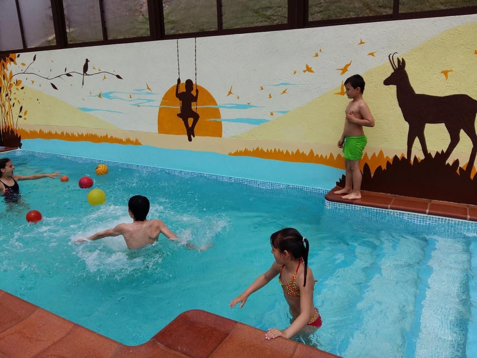Swimming pool, children, Family
