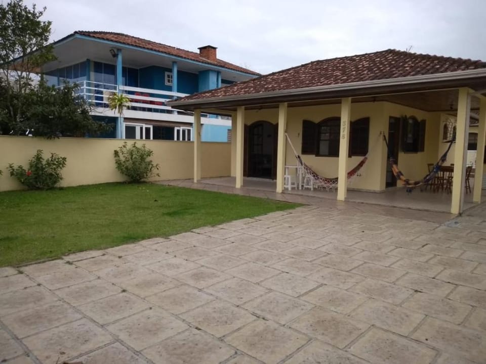 Casa Guaratuba espaçosa e confortável House in Guaratuba