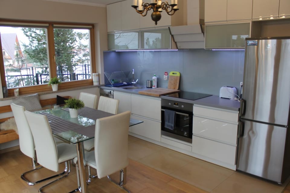 Dining area, pet friendly