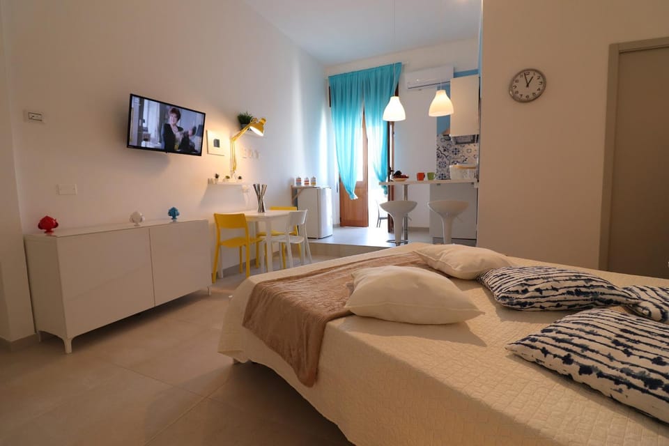 Living room, Bedroom