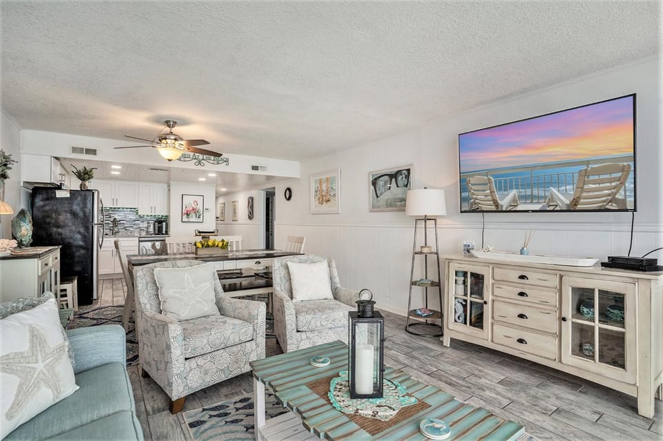 1201 Waters Edge Resort Apartment in Garden City