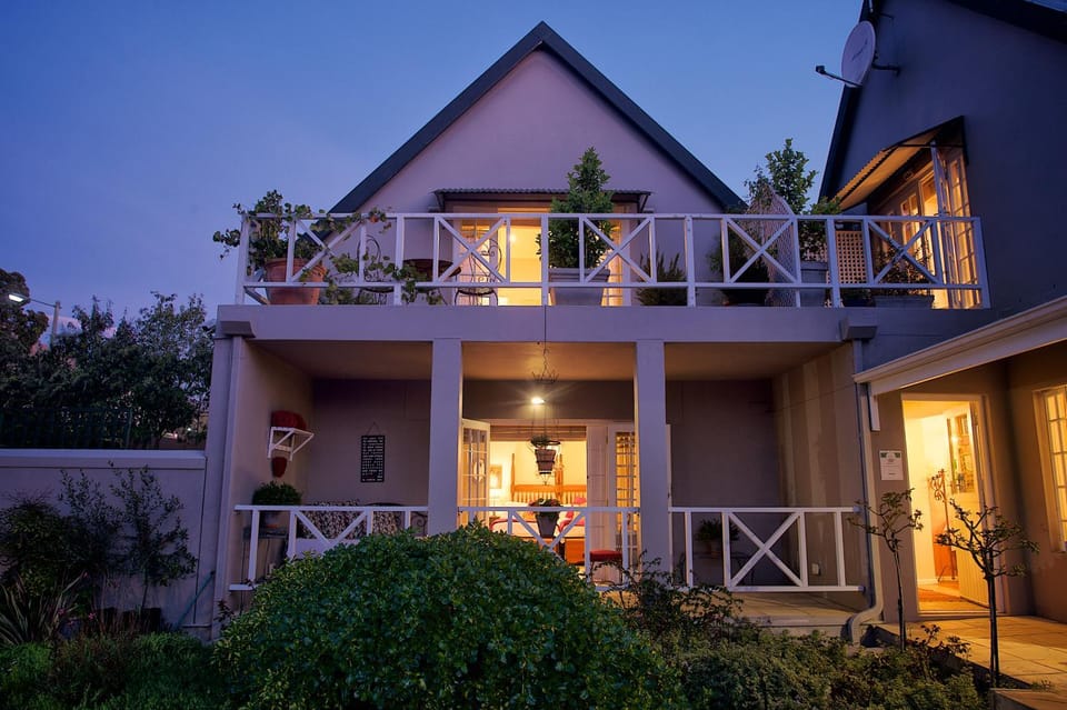 Property building, Patio, Balcony/Terrace, Decorative detail, Seating area, Continental breakfast, Buffet breakfast, English/Irish breakfast, Dinner, Drinks, Alcoholic drinks, Non alcoholic drinks