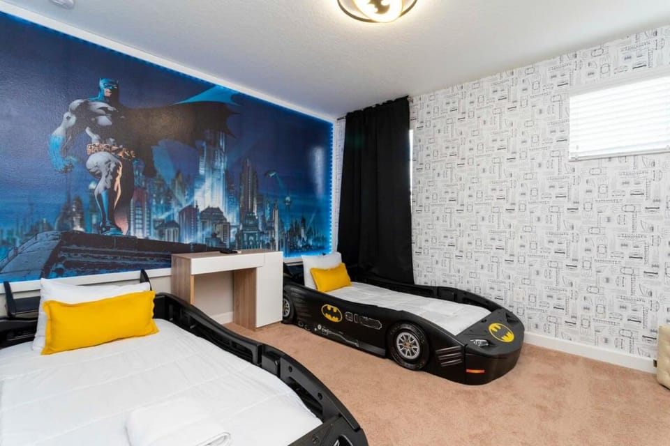 Bed, Photo of the whole room, Seating area