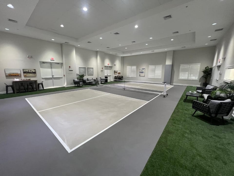 FULL TIME LIC Mgr - MODERN 3 BED 4 BATH VILLA - UPSCALE OCEANFRONT RESORT - INDOOR PICKLEBALL - SPEAKEASY! House in Key Largo