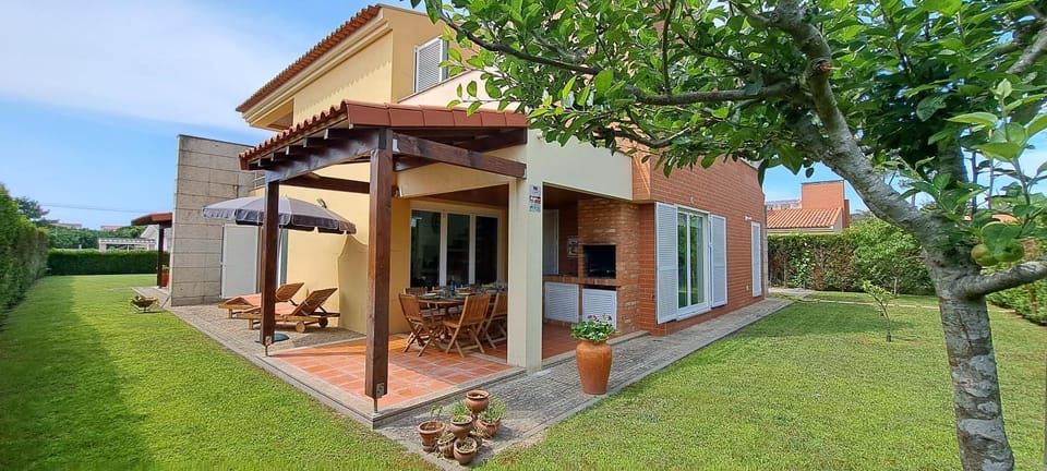 Villa Confort - FURADOURO Villa in Aveiro District, Portugal