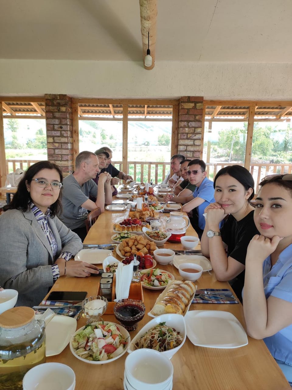 Restaurant/places to eat, Food and drinks, Lunch, Dinner, group of guests