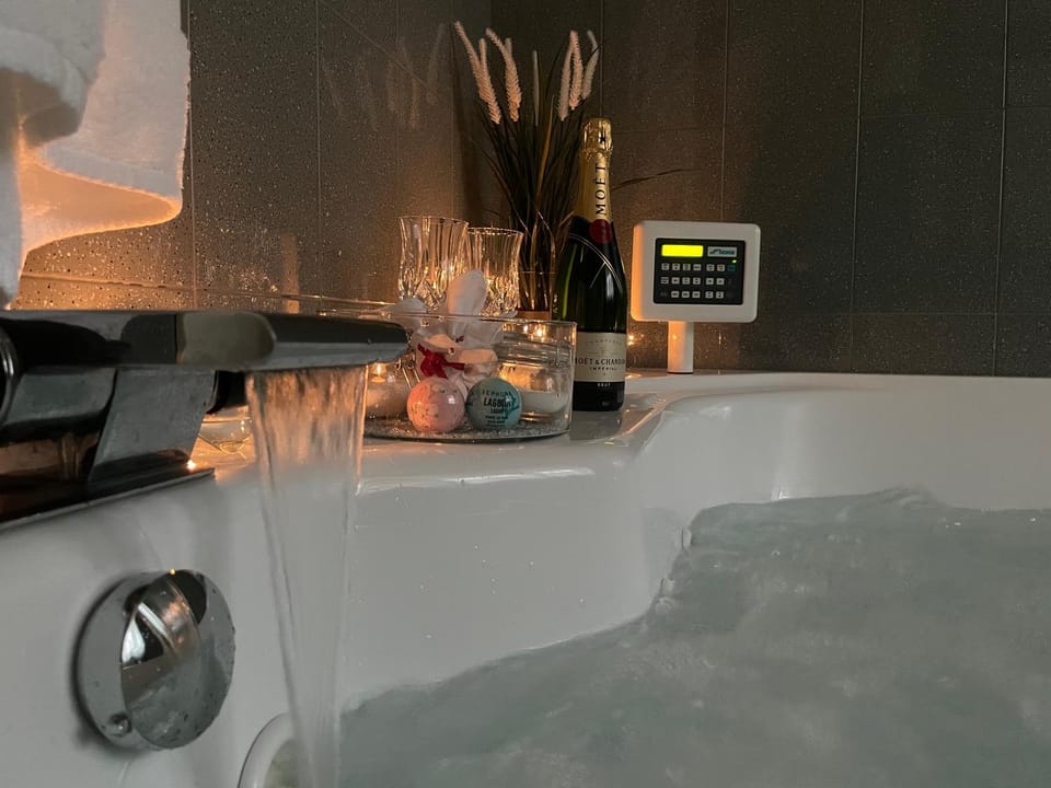 Bathroom, Bath