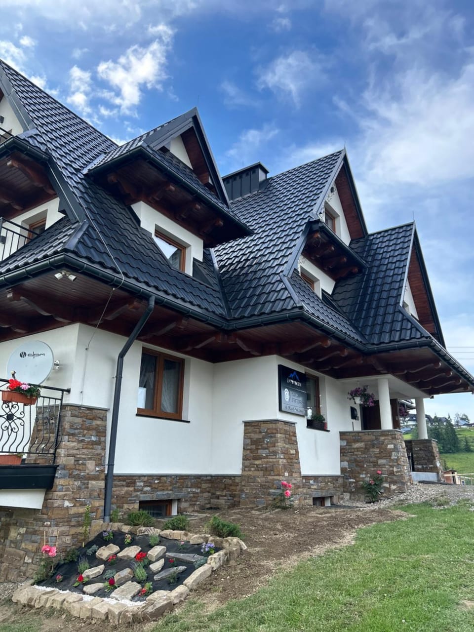 Property building, Day, Garden, Garden view